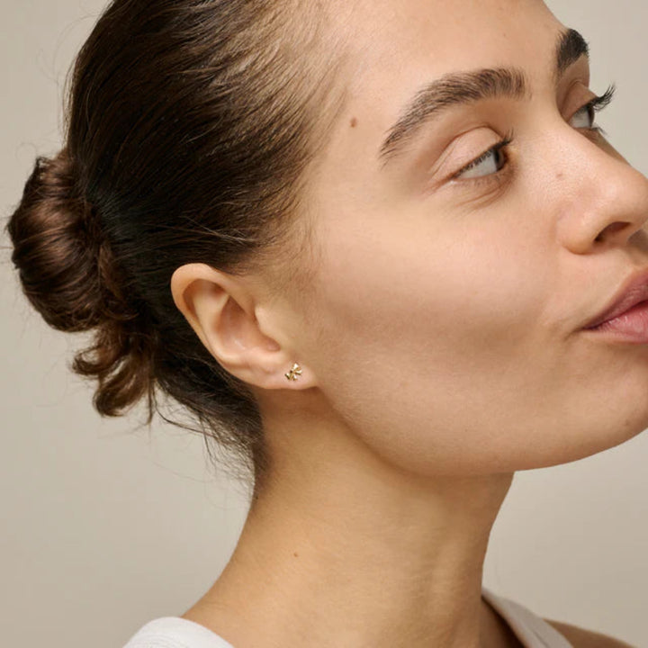 Enamel Baby Bow Ørestikker I Forgyldt Sølv