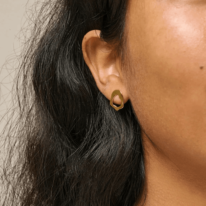 Enamel Daphne Studs - Forgyldte Ørestikker - E380G - Øreringe - E380G