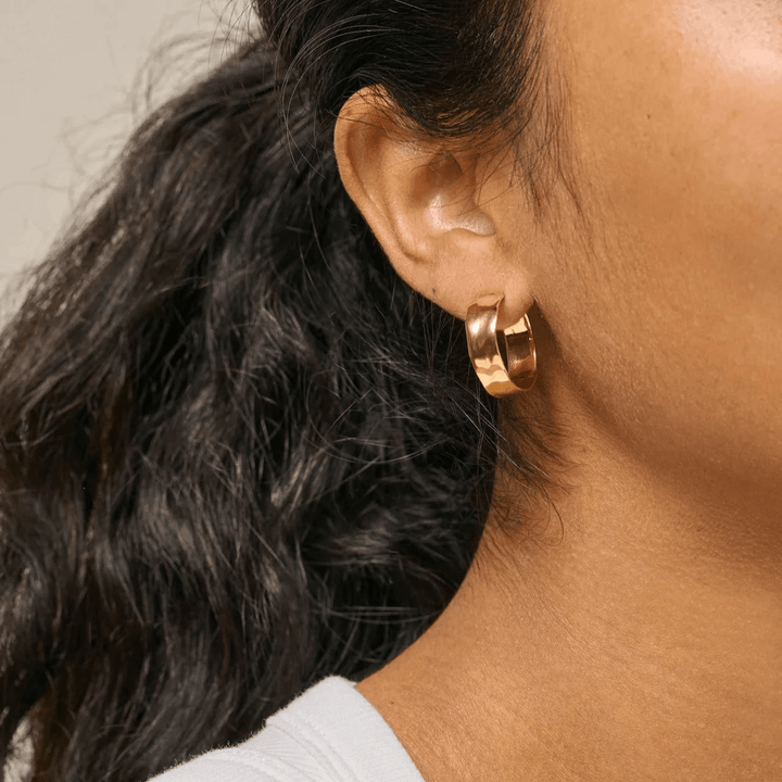 Enamel Sandra Wide Forgyldte Hoops 20 mm - E393G - Øreringe - E393G