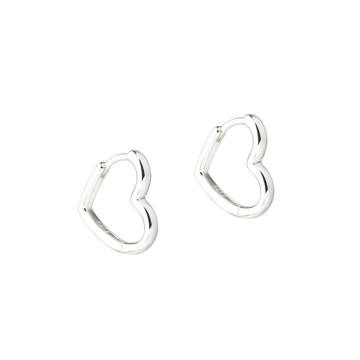 Øreringe i sølv, hjerteformet design, forsidevisning, enkel og elegant stil