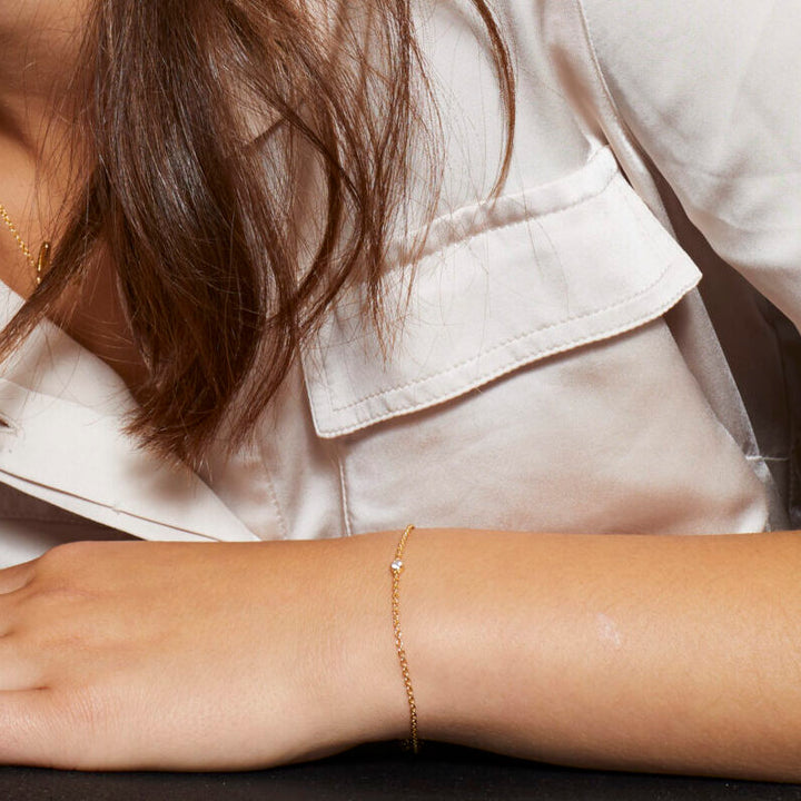 Alura Copenhagen Embrace Armbånd – Forgyldt Armbånd med Zirkonia