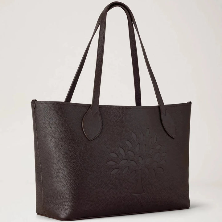 Bayswater Tote Black viser en rummelig sort lædertaske med præget træmotiv, dobbelte hanke. Model HH0140_736A110
