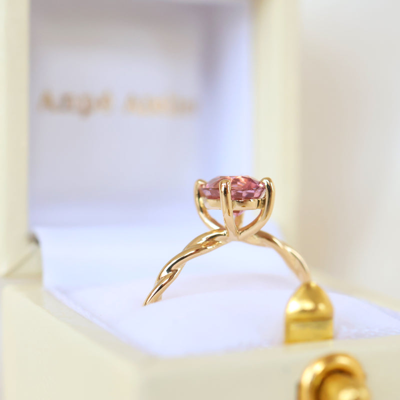 Anpé Atelier Yatura Rosa Ring 18kt Guld Custom made