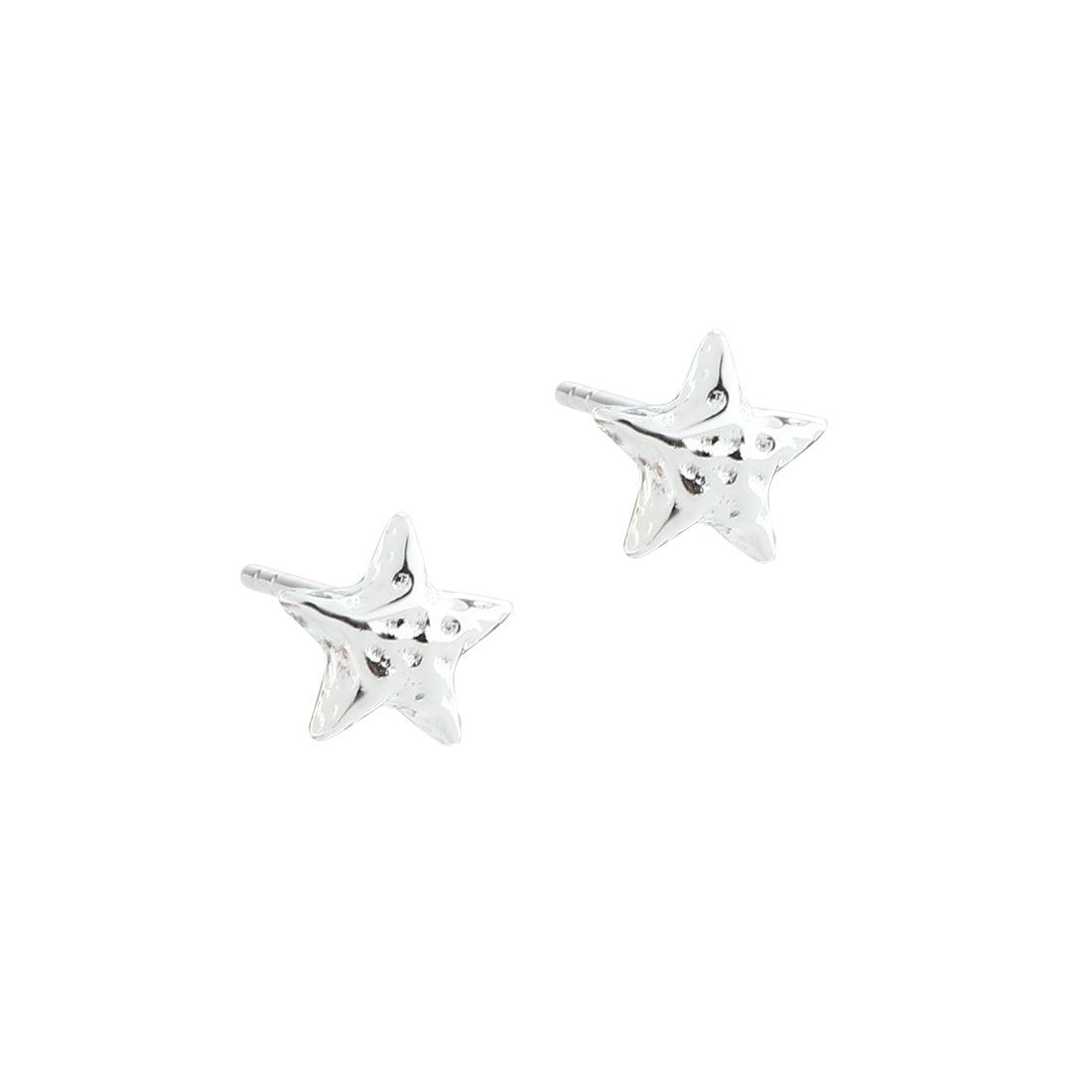 Aqua Dulce Astra Star ørestikker, sølvfarvede stjerneformede øreringe med blank overflade. Model 5911-5911-1