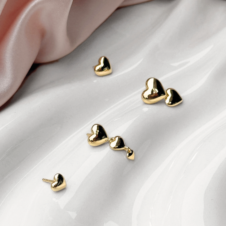 Aqua Dulce Karla And Me orestikker vist på hvid baggrund, gyldne hjerte øreringe, Model 6420-2