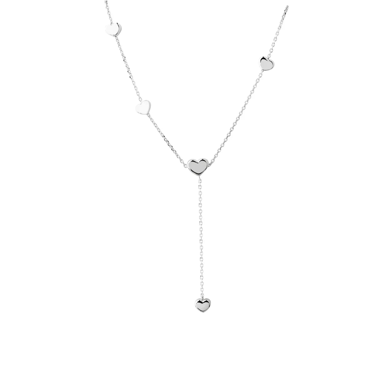 Aqua Dulce Karla Simpley halskæde i sølv med små hjertevedhæng i et let og elegant design. Model 6700-1