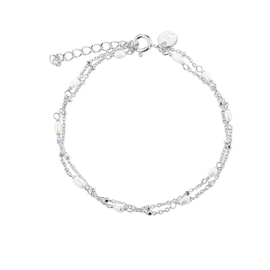 Aqua Dulce Rice Dot Double Armband med dobbelte sølvkæder og små hvide perler. Model 5371-5371-1
