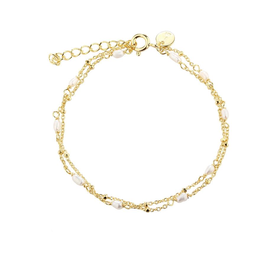 Aqua Dulce Rice Dot Double Armband med dobbelt forgyldt kæde og små hvide perler på hvid baggrund. Model 5372-5372-1