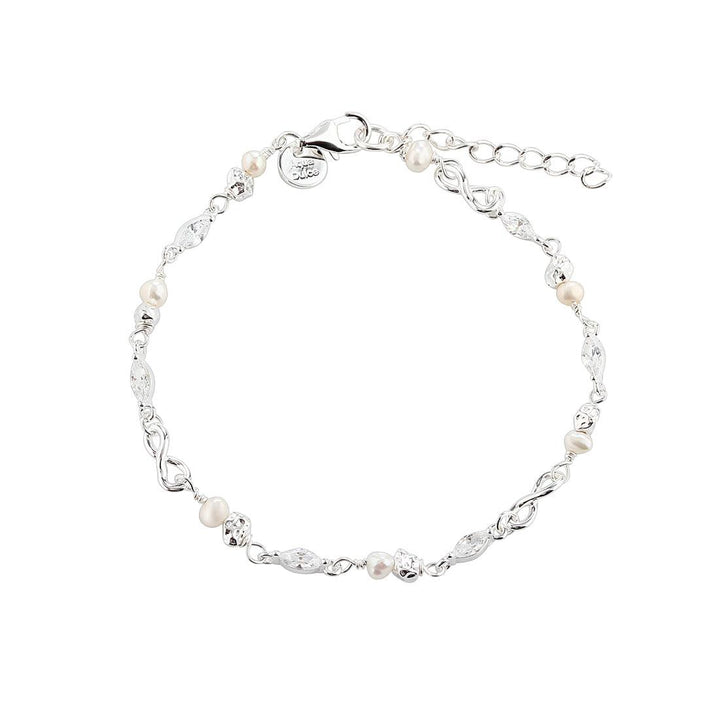 Aqua Dulce White Garden armbånd sølv med små hvide perler og elegante detaljer, Model 5967-1.