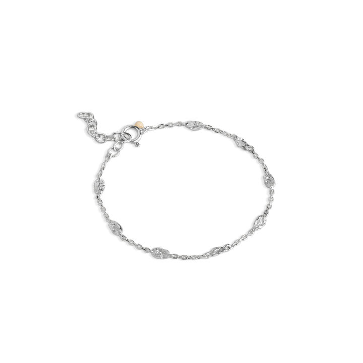 Enamel Kia armbånd i sterlingsølv, fin kæde med ovale detaljer, vist på ensfarvet baggrund. Model B124SM-B124SM-1