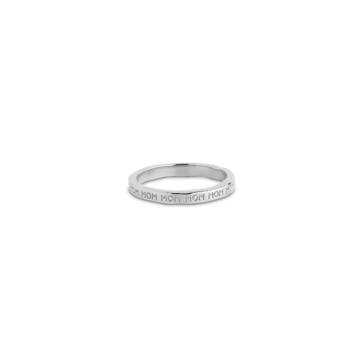 enamel mom solv ring r86s, enkel sølvring med prægning 'MOM' på blank overflade, Model R86S-001-1