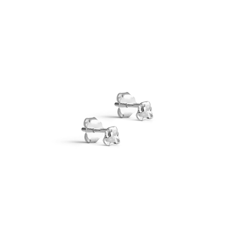 Enamel Rio Mini Ørestikker Sølvforgyldt vist som små, blanke ørestikker i organisk form. Model E331SM-E331SM-1.