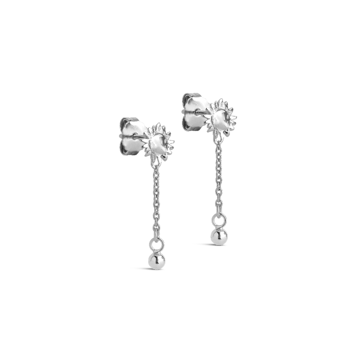 Enamel Sunshine Drop Earrings i sølv med solmotiv og hængende kæde, enkel og elegant stil. Model E423S-1