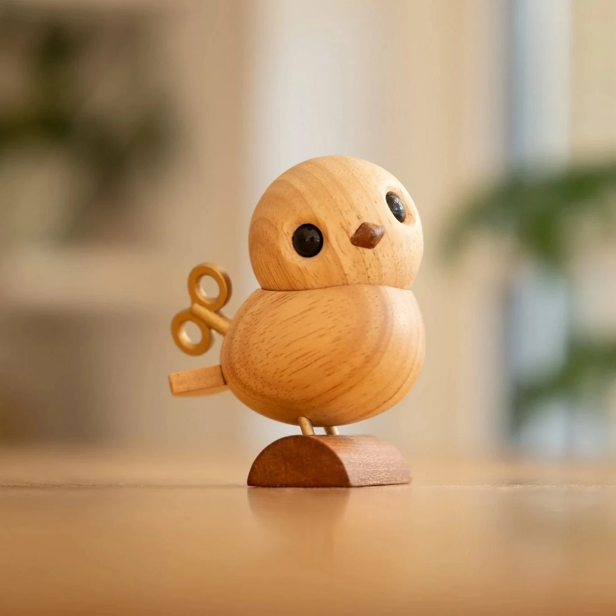 Fablewood HC Andersen’s Nattergal, dekorativ fuglefigur i lyst træ med sorte øjne, Model 8002-1