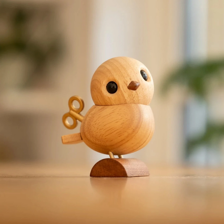 Fablewood HC Andersen’s Nattergal, dekorativ fuglefigur i lyst træ med sorte øjne, Model 8002-1