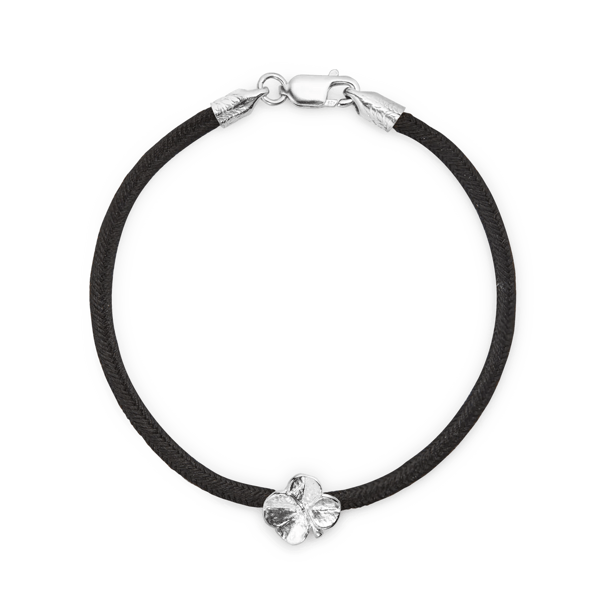 Flora Danica Firklover Silke Armbånd Sort Sølv med sort silkesnor og sølv firkløver detalje. Model 907-flc-silk-black-s-001-1