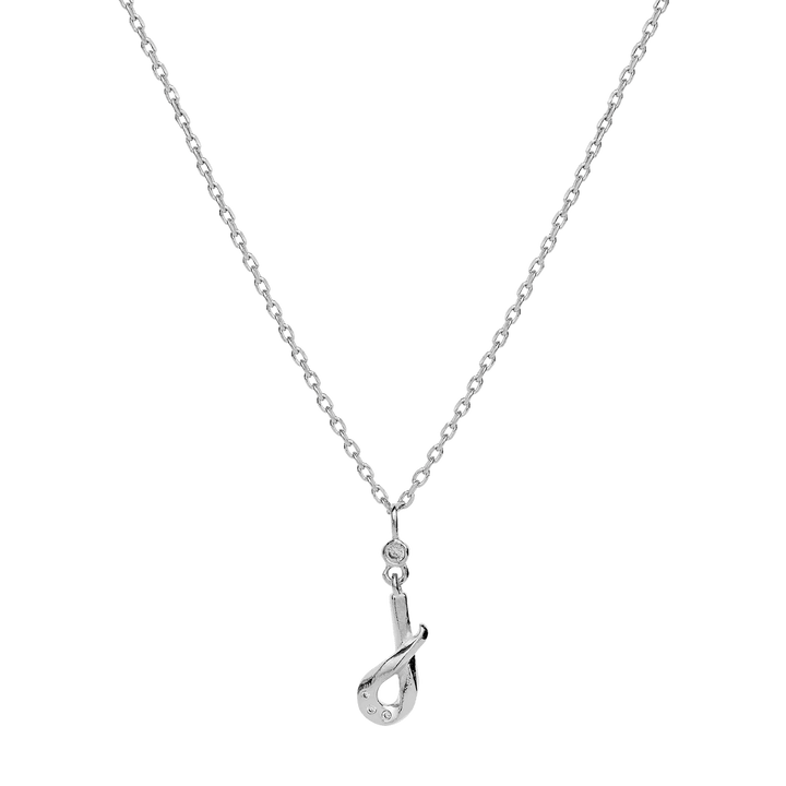 Maanesten alphabet letter halskæde sølv bogstavs vedhæng A-Z viser en elegant sølvkæde med et bogstavsvedhæng i blankt sølv. Model 2744c-010-12