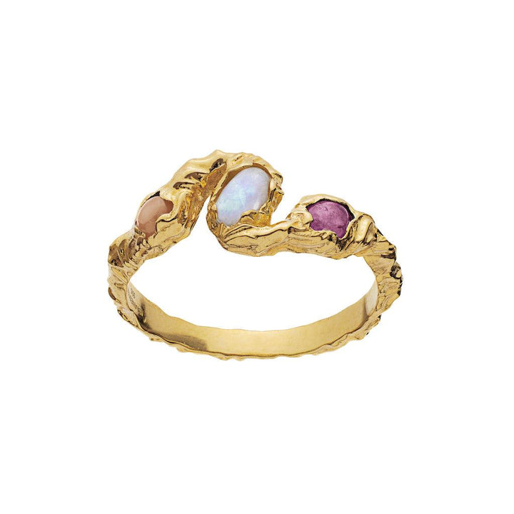Maanesten Baila Ring 18 kt forgyldt med opal, pink og lilla sten i organisk, bølget design. Model 4764a-001.