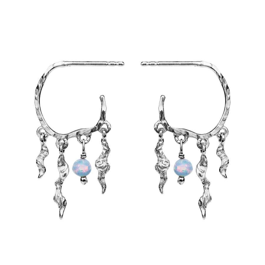 Maanesten Bayou Earring i sølv med unikt bølget design og farvet sten. Model 9664c-9664c-1