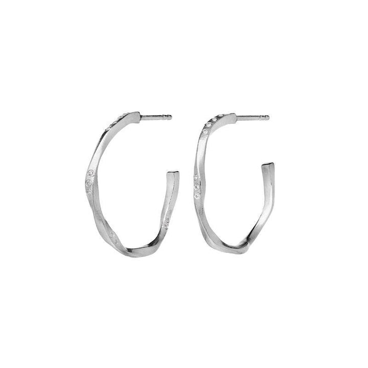 maanesten echo medium hoops 23mm i sølv, moderne organisk form i blank finish. Model 9862c-9862c-1