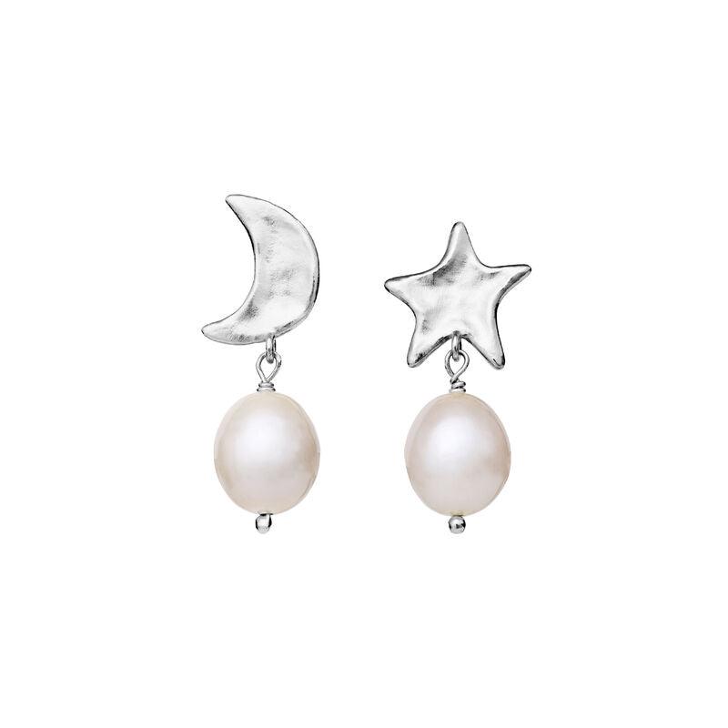 Maanesten Gabrielle sølv øreringe med måne og stjerne, begge dekoreret med hvide perler. Model 9942c-1