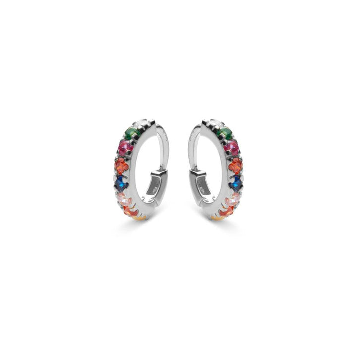 Maanesten Nubia Colour Earrings i sølv med farvede sten, to creoler på hvid baggrund. Model 9337c-9337c-1