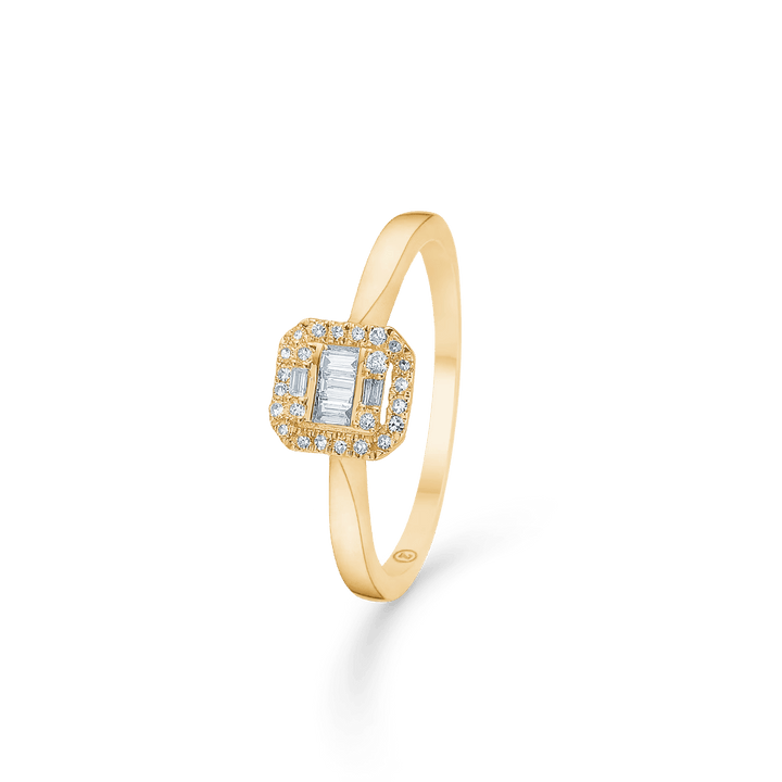Mads Z 14kt Elizabeth ring 0.18ct W/SI har en firkantet diamantbesat fatning i guld. Model1541031-001-1