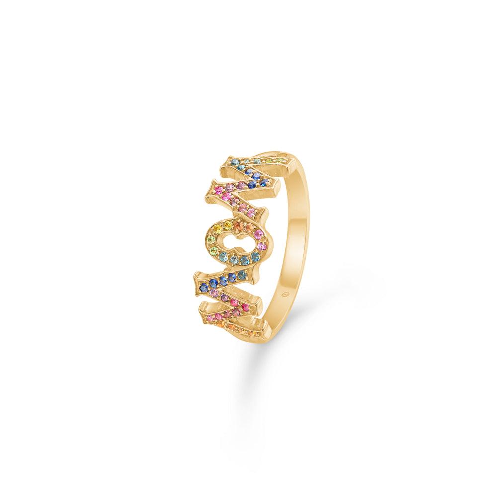 Mads Z 14kt Rainbow MomWow Ring i blankt guld med farvede sten, tydelige bogstaver. Model 1544097-001
