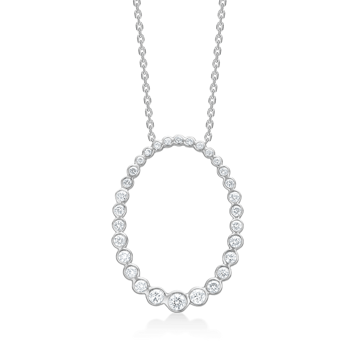 Mads Z Auroras Kiss sølv halskæde med hvid topas, ovalt vedhæng i facetslebet stil. Model 2126116-1