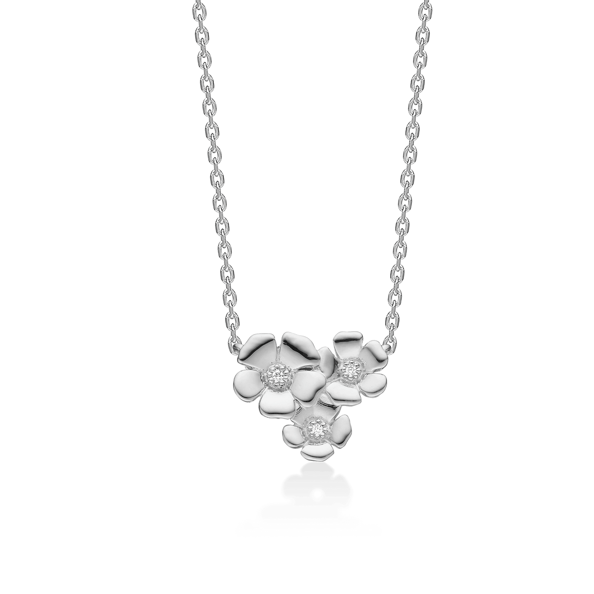 Mads Z Fleur sølv halskæde med tre blomster vedhæng i blank sølvfinish. Model 2126108-1