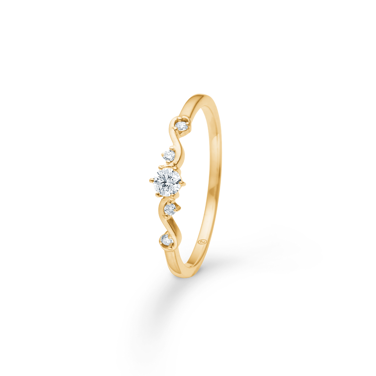 Mads Z Isaline 14kt guld ring med fem funklende diamanter i elegant, buet design. Model 1541190-001.