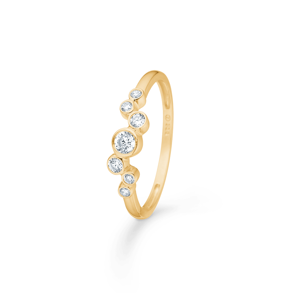 Mads Z Lucy Ring i 8 karat guld med 7 zirkonia, elegant og moderne design, Model 3347035-001.