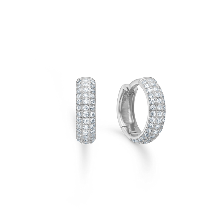 Mads Z Lunette 11mm sølv creoler med blank overflade og klare topas sten, Model 2116135-1.