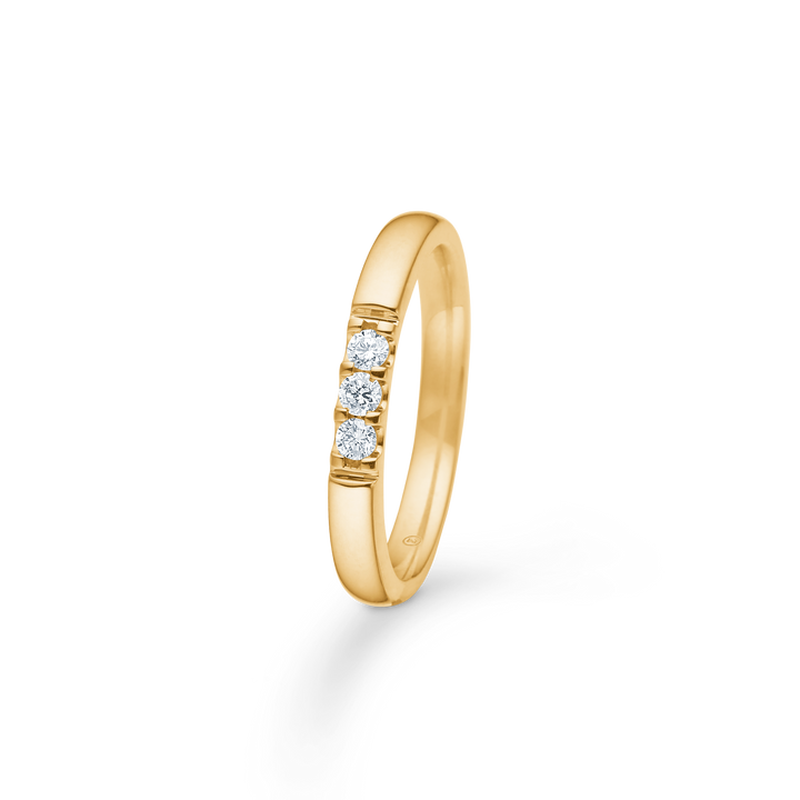 Mads Z Ophelia 14kt guld ring med 3 diamanter, elegant design i blankt guld. Model 1541583-001-2