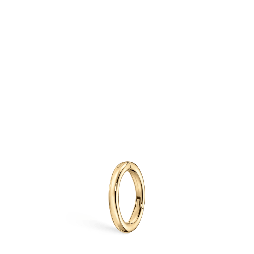 Maria Tash 5mm plain gold hoop i glansfuldt guld, enkel model vist mod ensfarvet baggrund. Model xr-yg-d5-g18-1