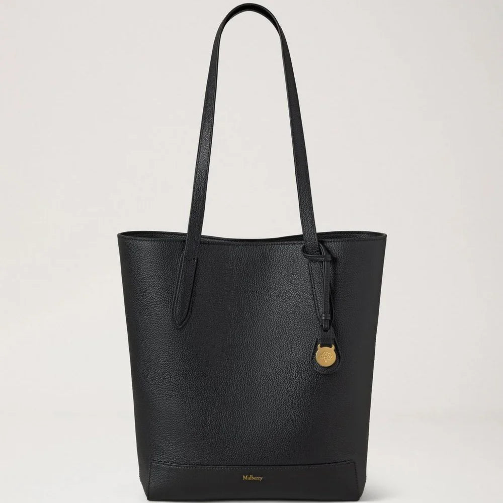 Mulberry A4 North South Shopper Small Classic Grain Black viser en elegant sort skuldertaske i strukturpræget læder. Model HH9846205A100
