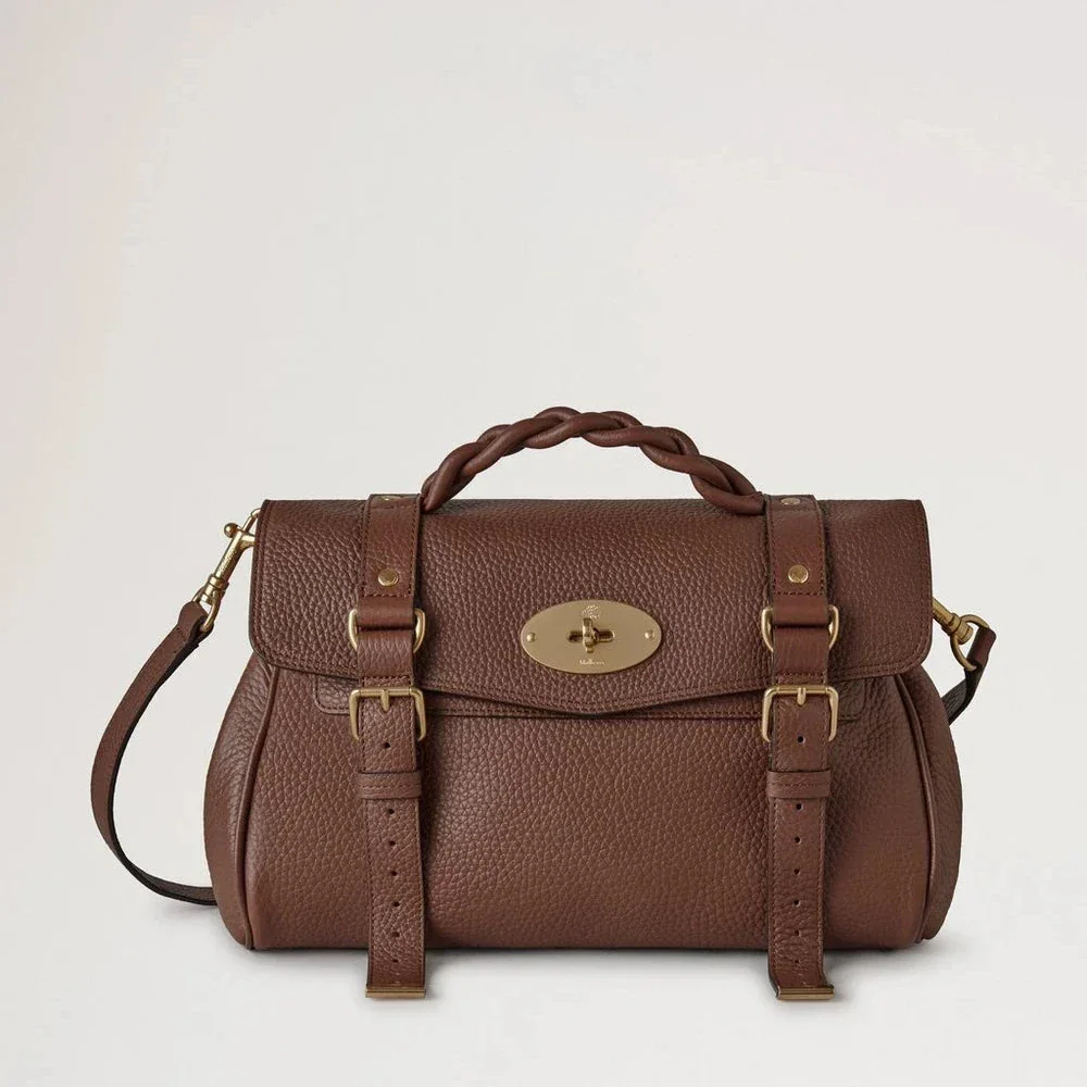 Mulberry Alexa Heavy Grain Bright Oak viser en brun lædertaske med flettet hank og gyldne detaljer. Model HH6746/736G222.