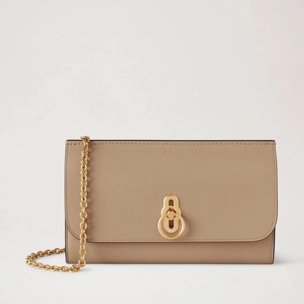 Mulberry Amberley Clutch Micro Classic Grain Maple, beige clutch i glat læder med guldkæde og spænde, Model RL7867587E631.