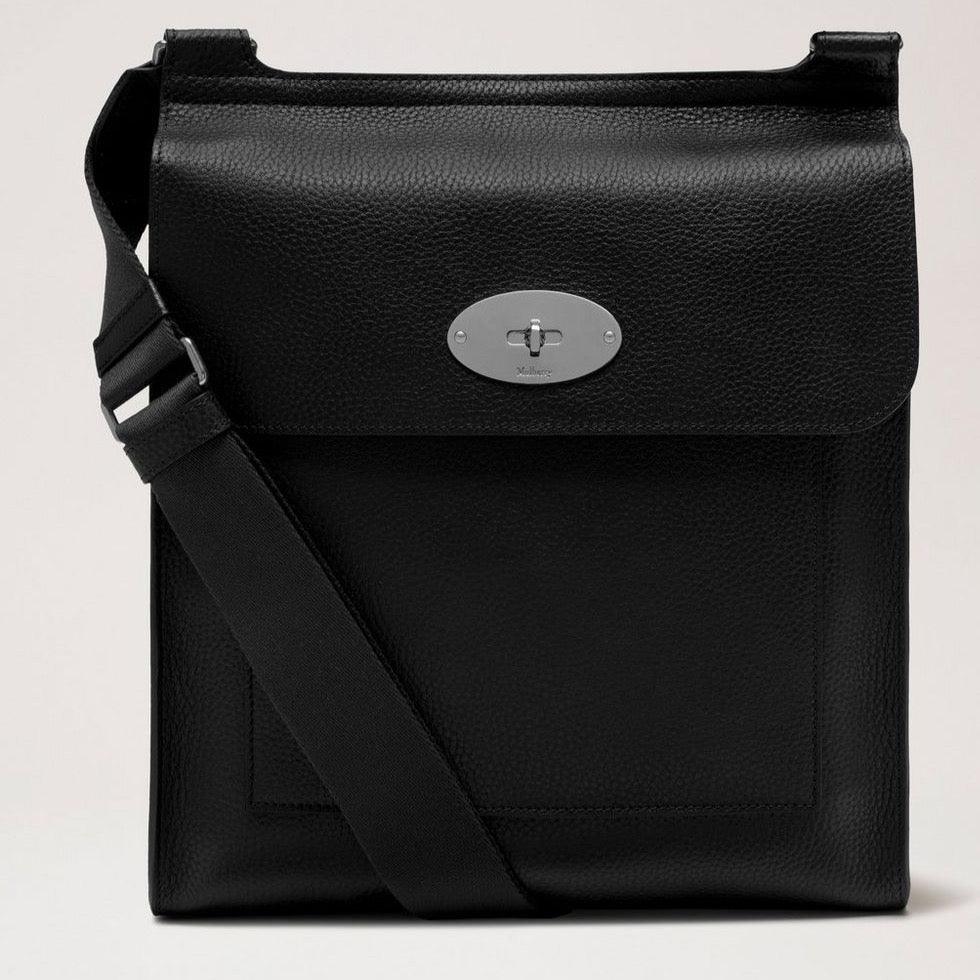 Mulberry Antony Messenger N Small Classic Grain i sort læder, frontbillede med justerbar rem. Model HH8606205A100