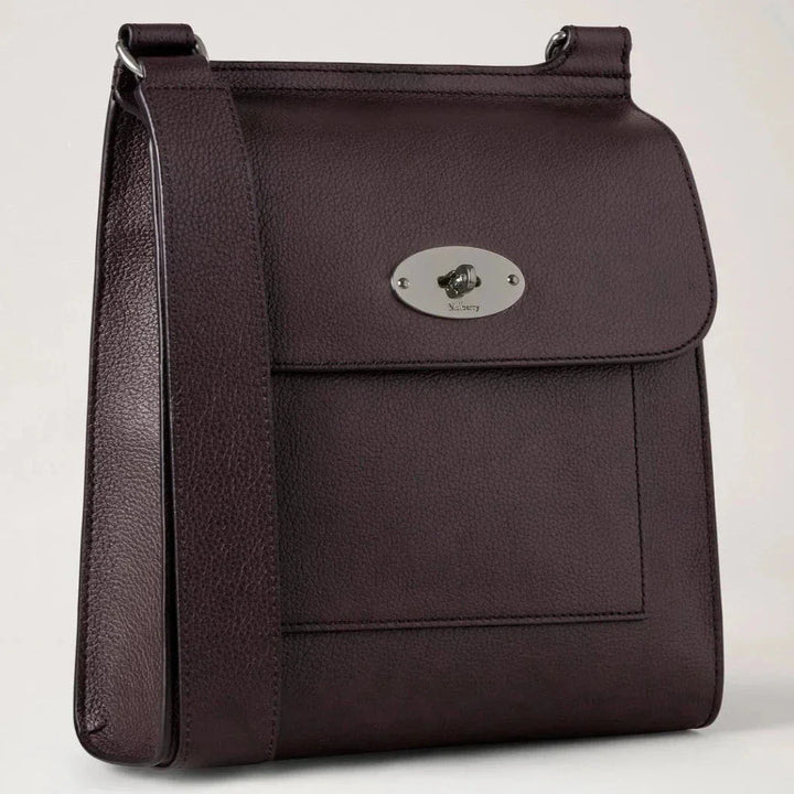 Mulberry Antony Small Classic Grain Ebony, skuldertaske i mørkebrunt læder med sølvspænde. Model hh9364205a110.