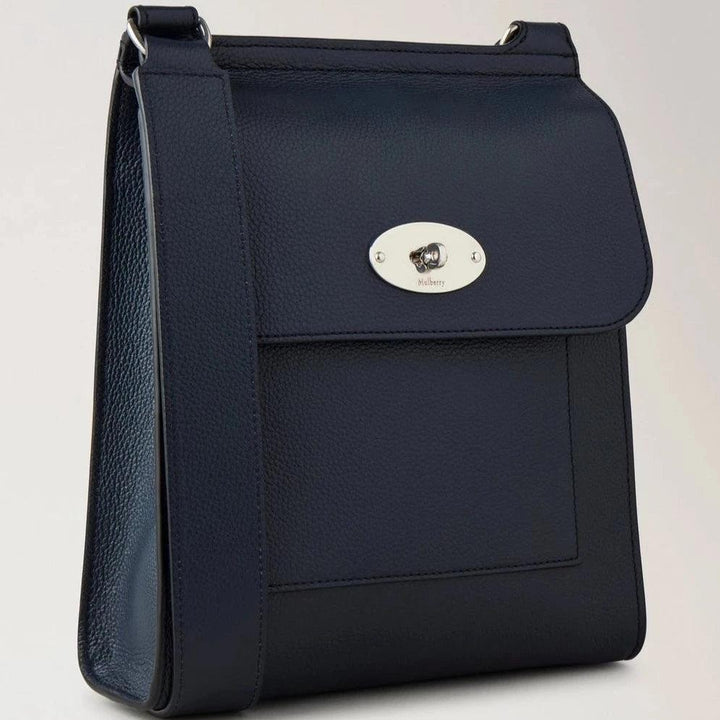 Mulberry Antony Small Classic Grain Night Sky skuldertaske i mørkeblåt læder med sølv spænde, Model HH9364205U888