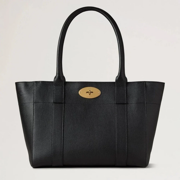 Mulberry Bayswater 9 to 5 Small Classic Grain Black viser en elegant sort lædertaske med guldspænde. Model hh9831205a100
