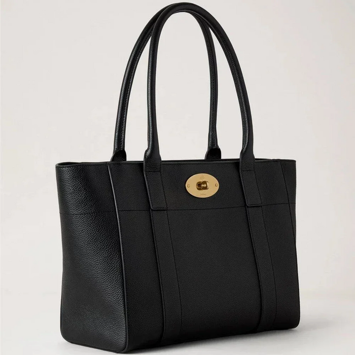 Mulberry Bayswater 9 to 5 Small Classic Grain Black taske med struktur i sort læder, set fra siden. Model hh9831205a100