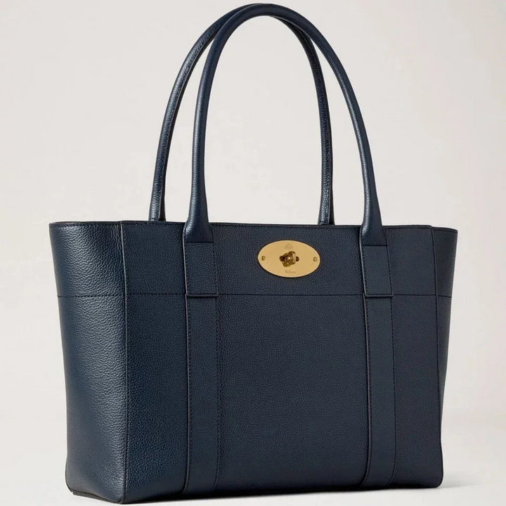 Mulberry Bayswater 9 To 5 Small Classic Grain Night Sky håndtaske i mørkeblåt læder med guld lås, Model HH9831/205U888.