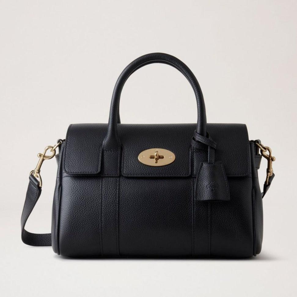 Mulberry Bayswater Satchel Black Small Classic Grain viser en elegant sort håndtaske i læder med guldbeslag. Model HH9216205A100.