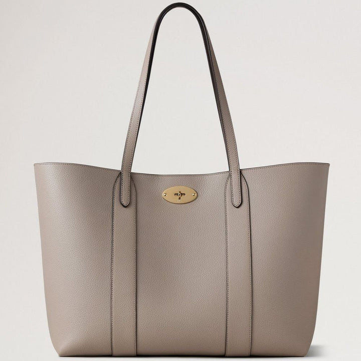 Mulberry Bayswater Tote Cashmere Taupe Small Classic Grain viser en taupefarvet lædertaske med gyldent spænde, Model hh5727205f924.