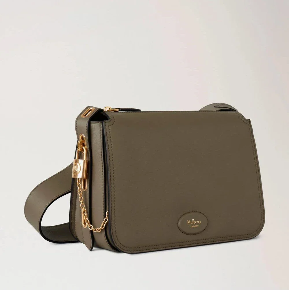 Mulberry Billie Linen Green Micro Classic Grain skuldertaske i grøn læder med gulddetaljer. Model HH9260587R563