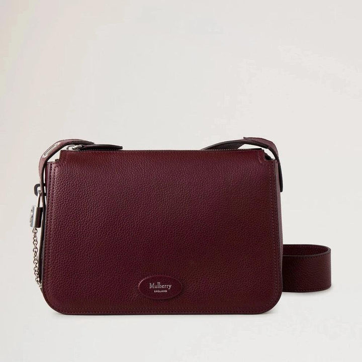 Mulberry Billie Small Classic Grain Black Cherry skuldertaske i mørkerødt læder, Model HH8301/205K560.