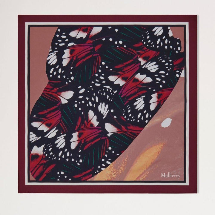 Mulberry Butterfly Wings Square Scarf med farverige sommerfuglevinger i sort, bordeaux og hvid. Model VS4832090K560