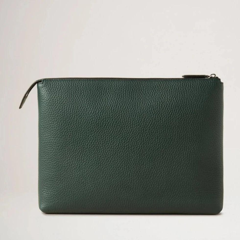 Mulberry City Laptop Heavy Grain Mulberry Green laptop sleeve i kraftigt, grøn læder med lynlås. Model RL6311736Q633.